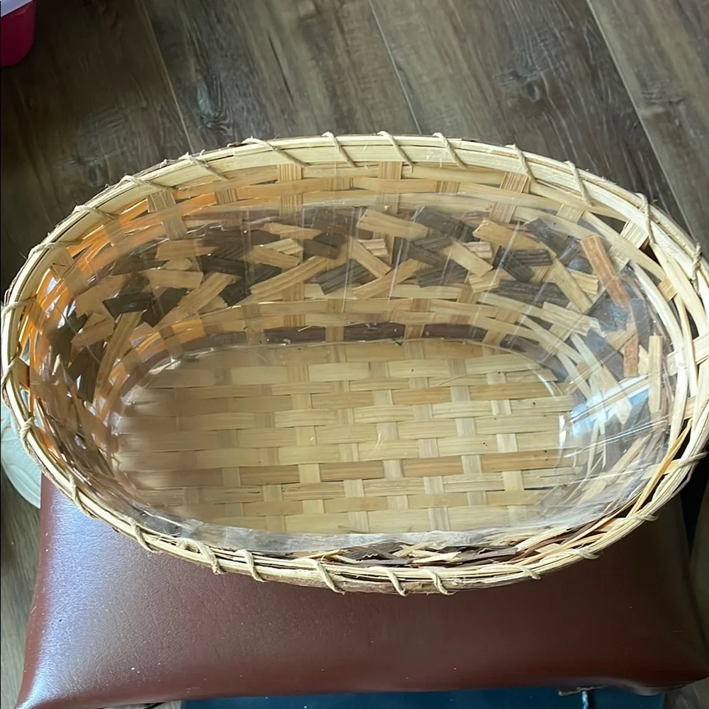 VTG Woven Basket with Clear Liner